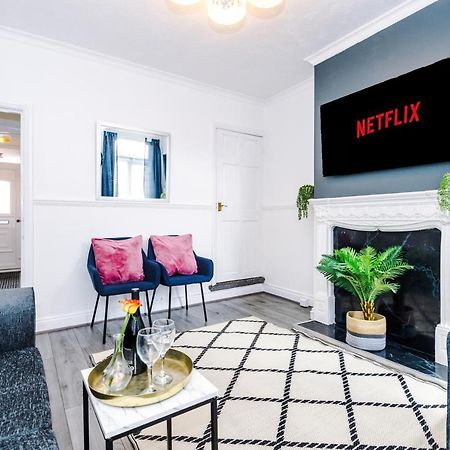 Harley House - Spacious Home With Free Netflix & Parking By Rocketbnb 考文垂 外观 照片
