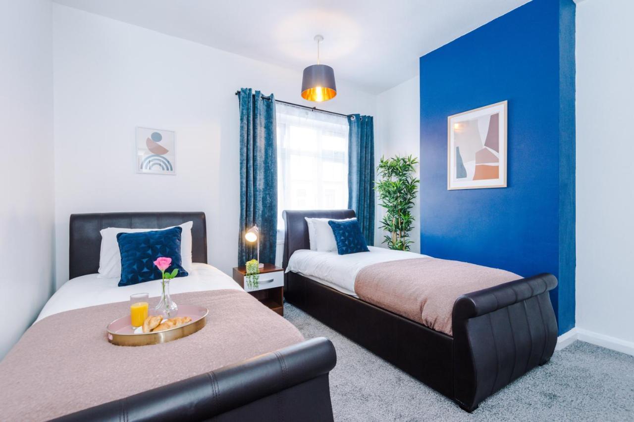 Harley House - Spacious Home With Free Netflix & Parking By Rocketbnb 考文垂 外观 照片