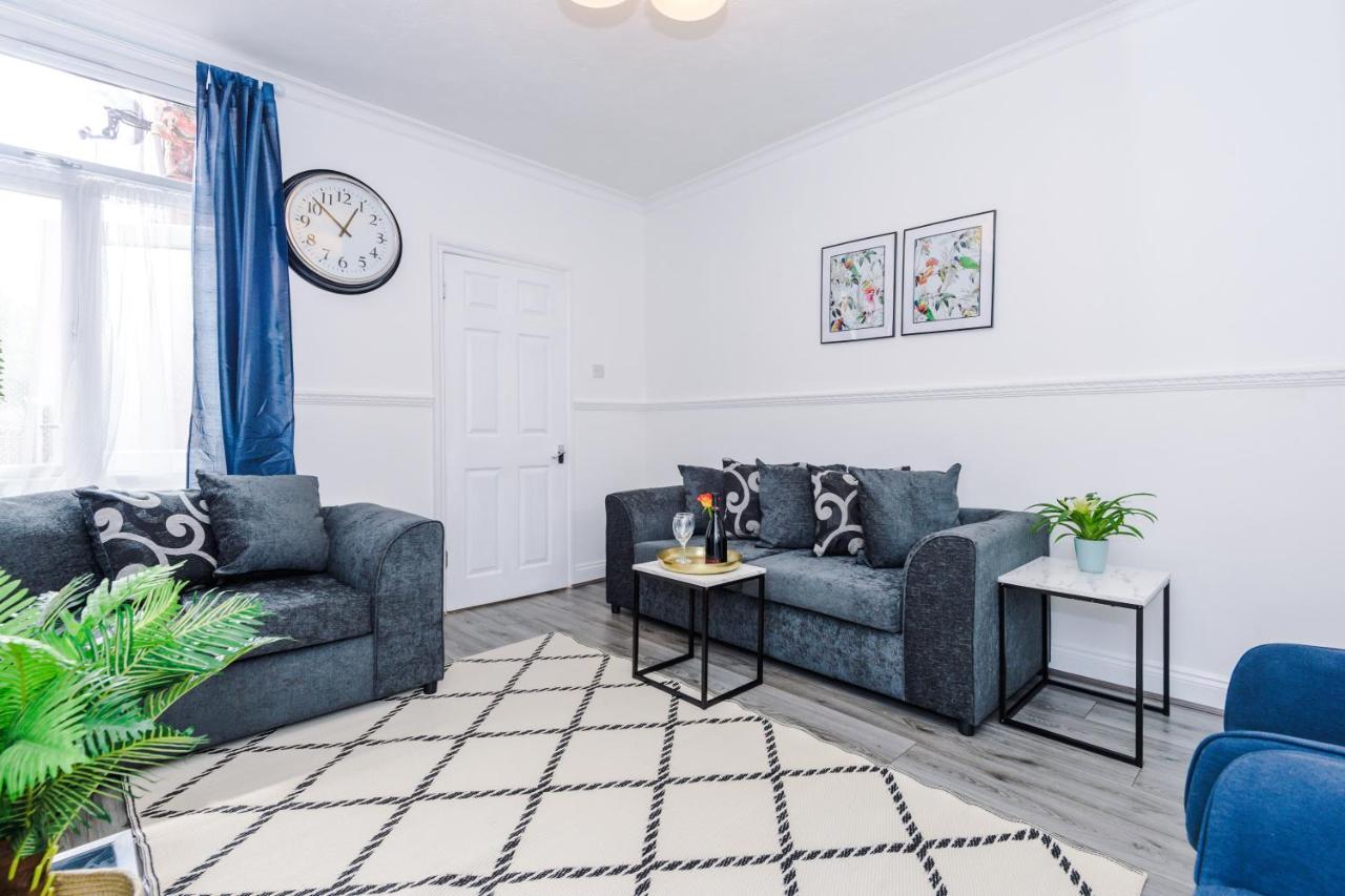 Harley House - Spacious Home With Free Netflix & Parking By Rocketbnb 考文垂 外观 照片