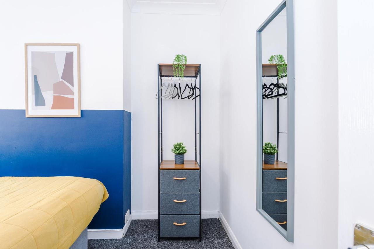 Harley House - Spacious Home With Free Netflix & Parking By Rocketbnb 考文垂 外观 照片