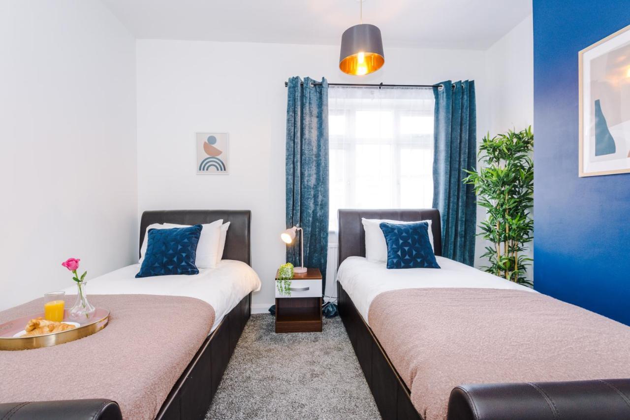 Harley House - Spacious Home With Free Netflix & Parking By Rocketbnb 考文垂 外观 照片